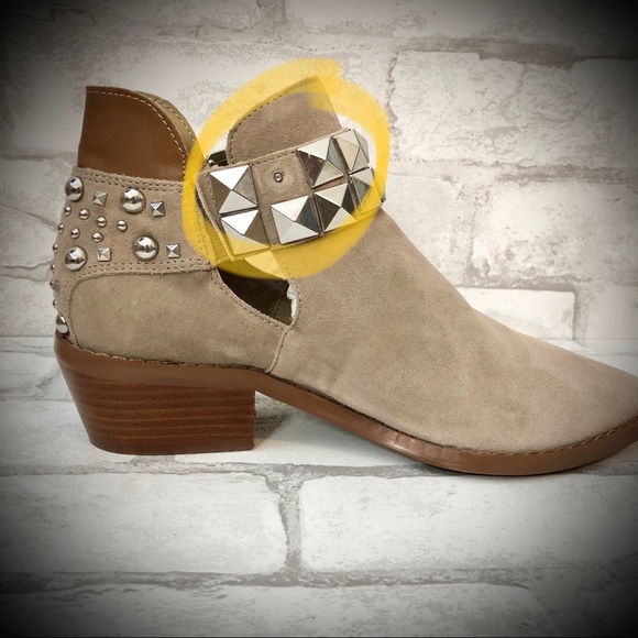 Steve Madden Zenna Tan Leather Ankle Boots w/Silver Studs - Picture 11 of 11